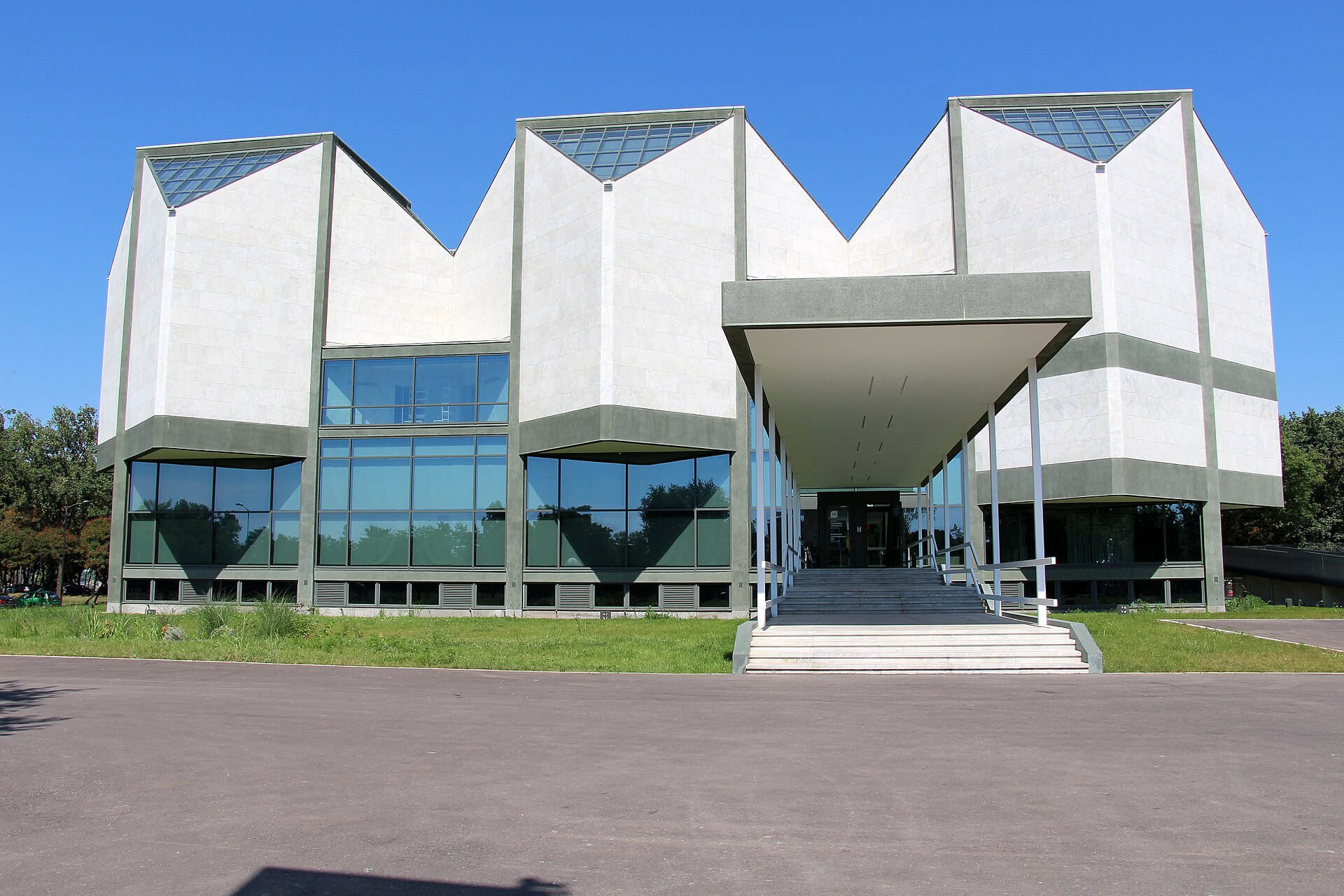Museum of Contemporary Art, Novi Beograd — Eternal Flame, Novi Beograd