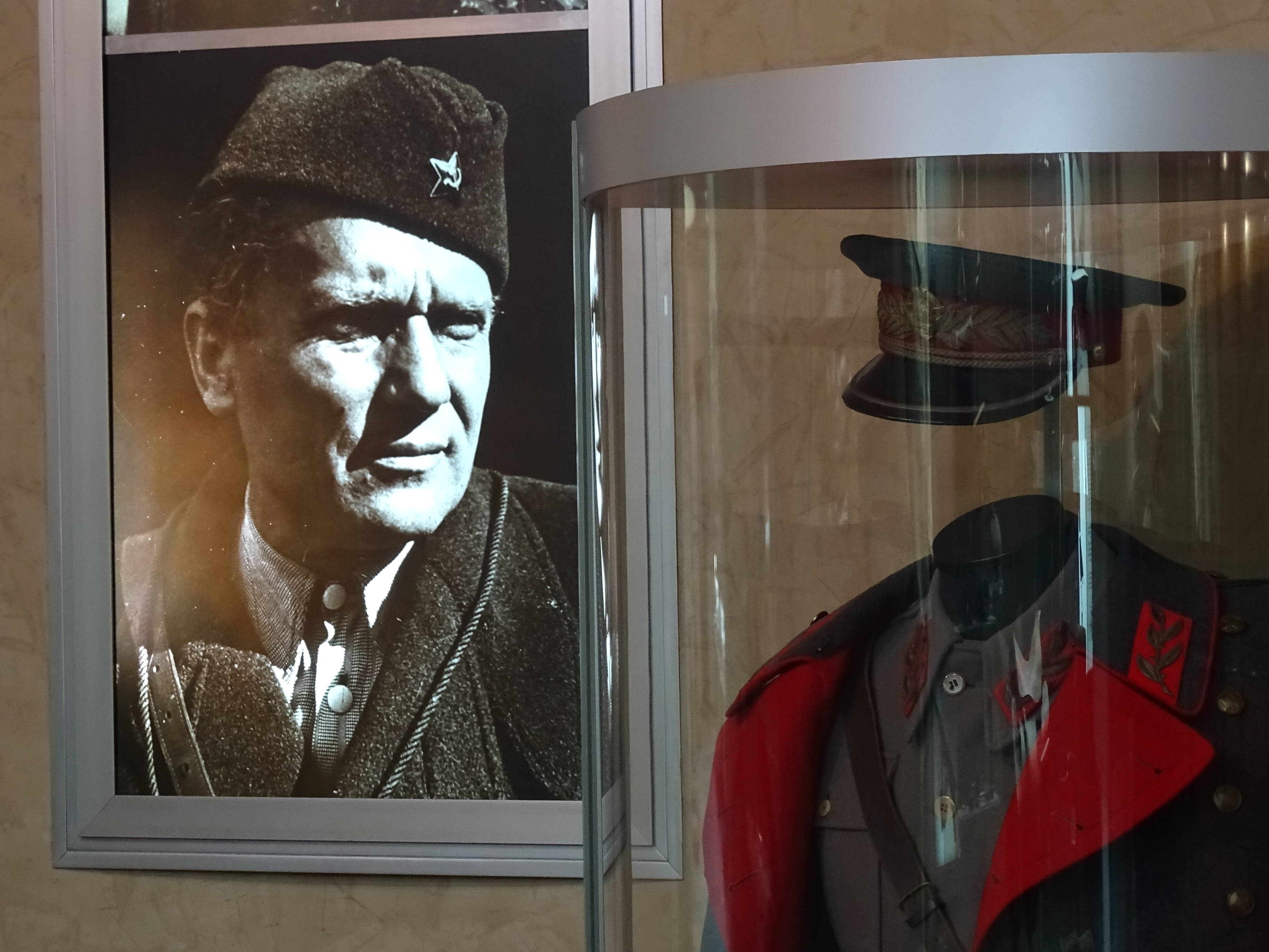 Uniforms and insignia displays — Militärmuseum, Belgrade