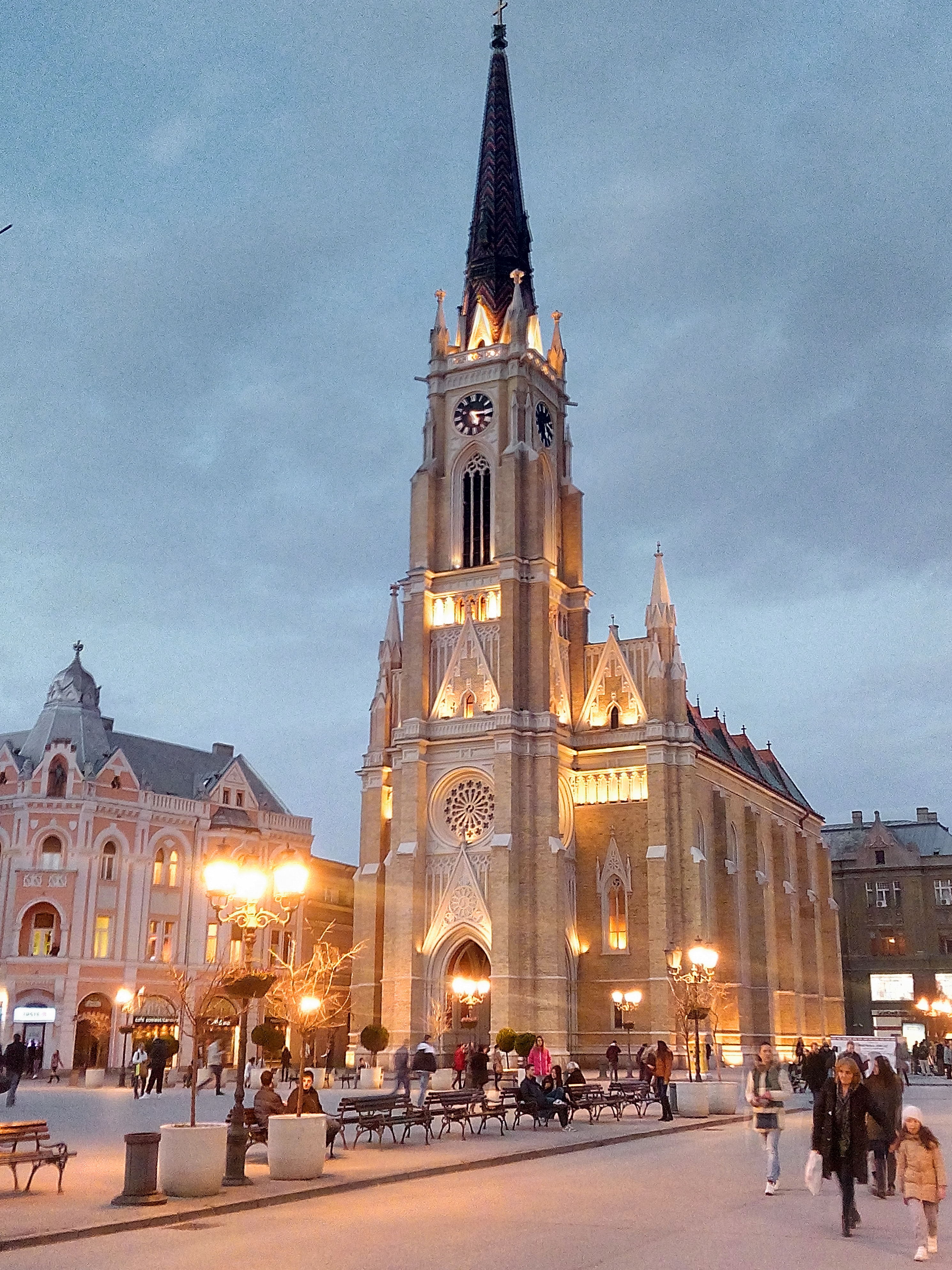 Square edge toward Dunavski Park route — Name of Mary Church, Novi Sad