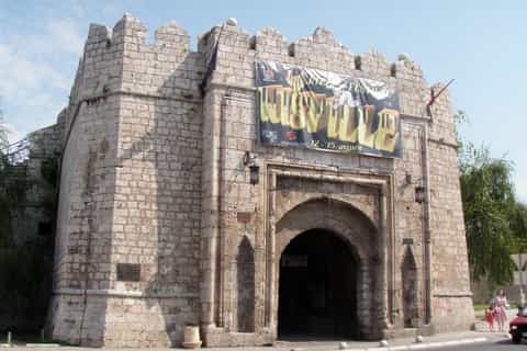 Better value than bigger cities — Niš : Fortress, Skull Tower & Nightlife