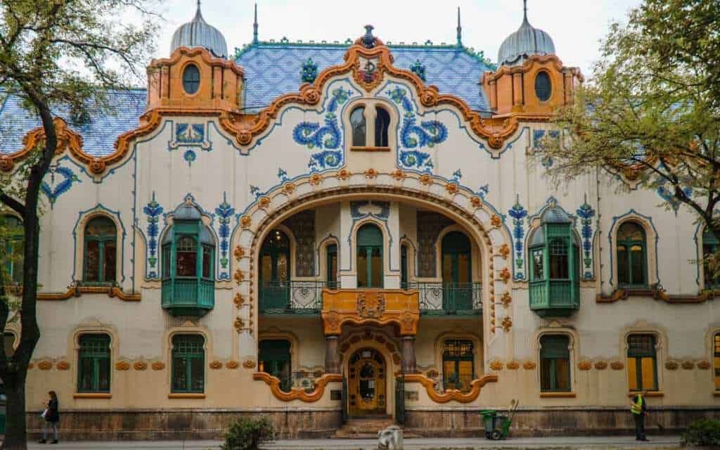 Vojvodina, Mokrin House, Mokrin