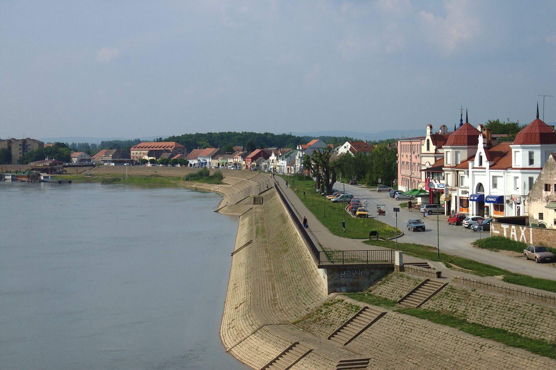 File:Sremska Mitrovica, nábřeží Sávy II.jpg - Wikimedia ...