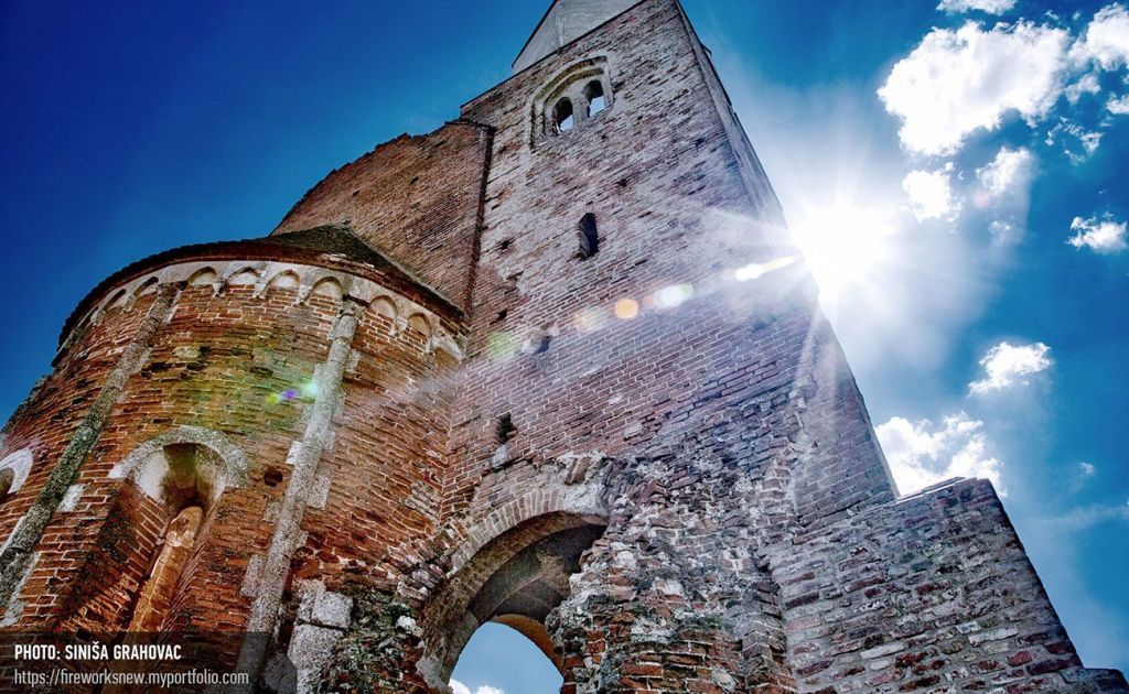 Arača, Vojvodina | Romanesque monastery ruins