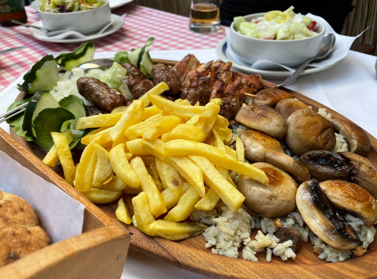 Food in Serbia | Regional dishes and kafana culture