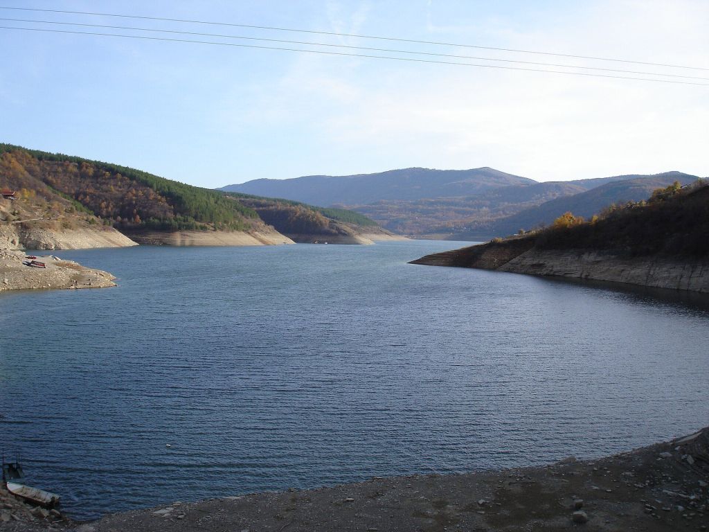 960px-ZavojskoJezeroNov2012-01.JPG