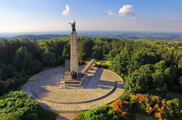 Jednodnevno putovanje na Frušku Goru za penzionere