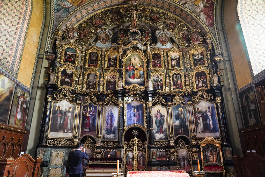 Baroque iconostasis by Teodor Kracun and Jakov Orfelin inside Saint Nicholas Cathedral
