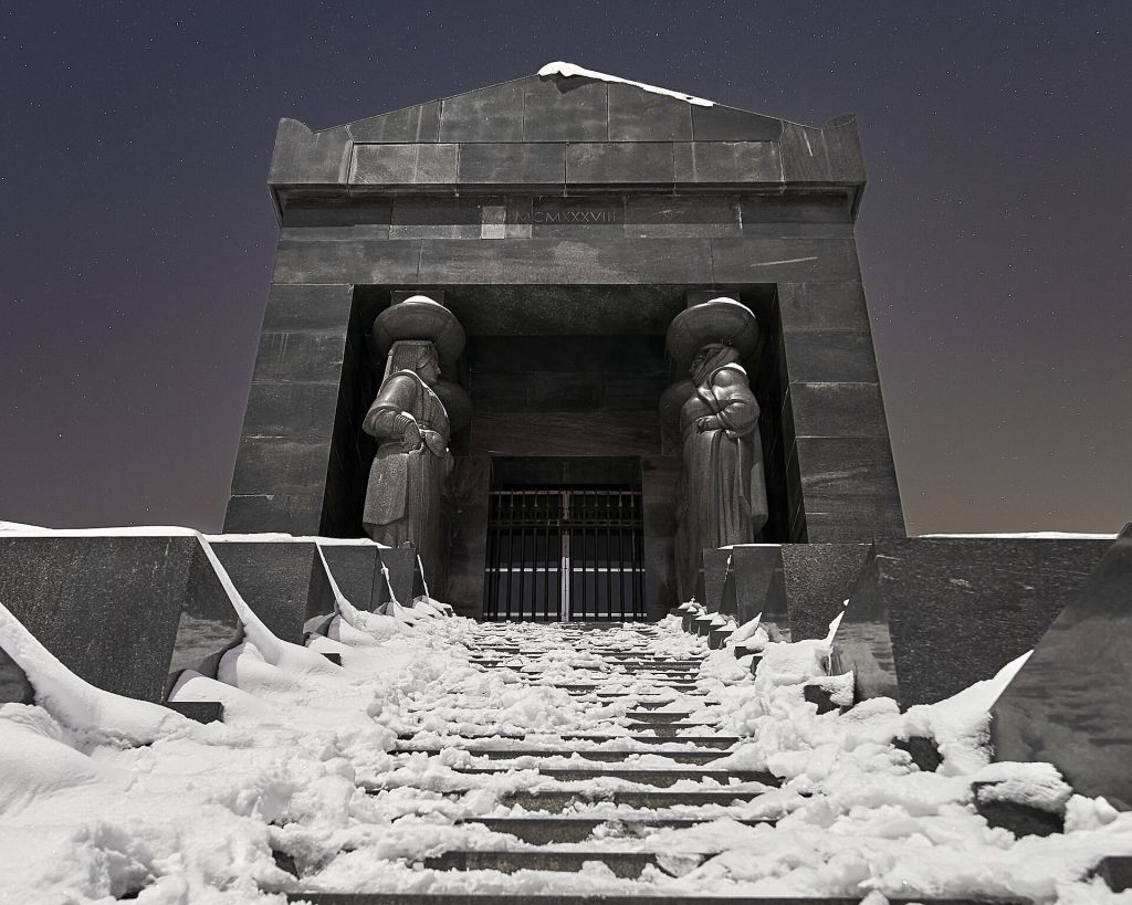 Monument to the Unknown Hero