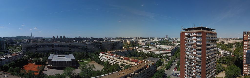 Novi Beograd skyline panorama showing Block 21 Meander — photo by Михајло Анђелковић (CC BY-SA 3.0, Wikimedia Commons)